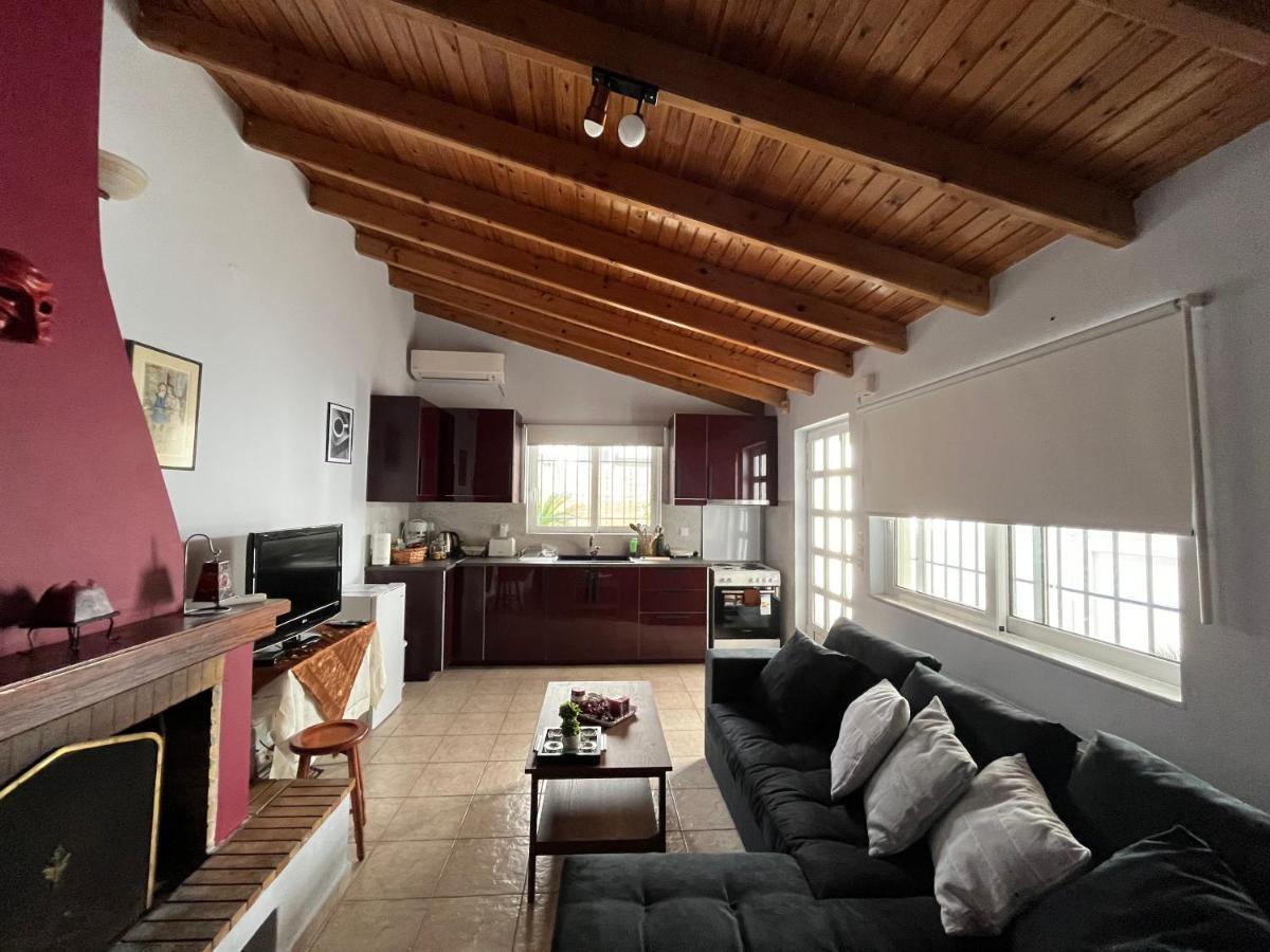 House Near The Athens Airport, Spata. Exterior photo